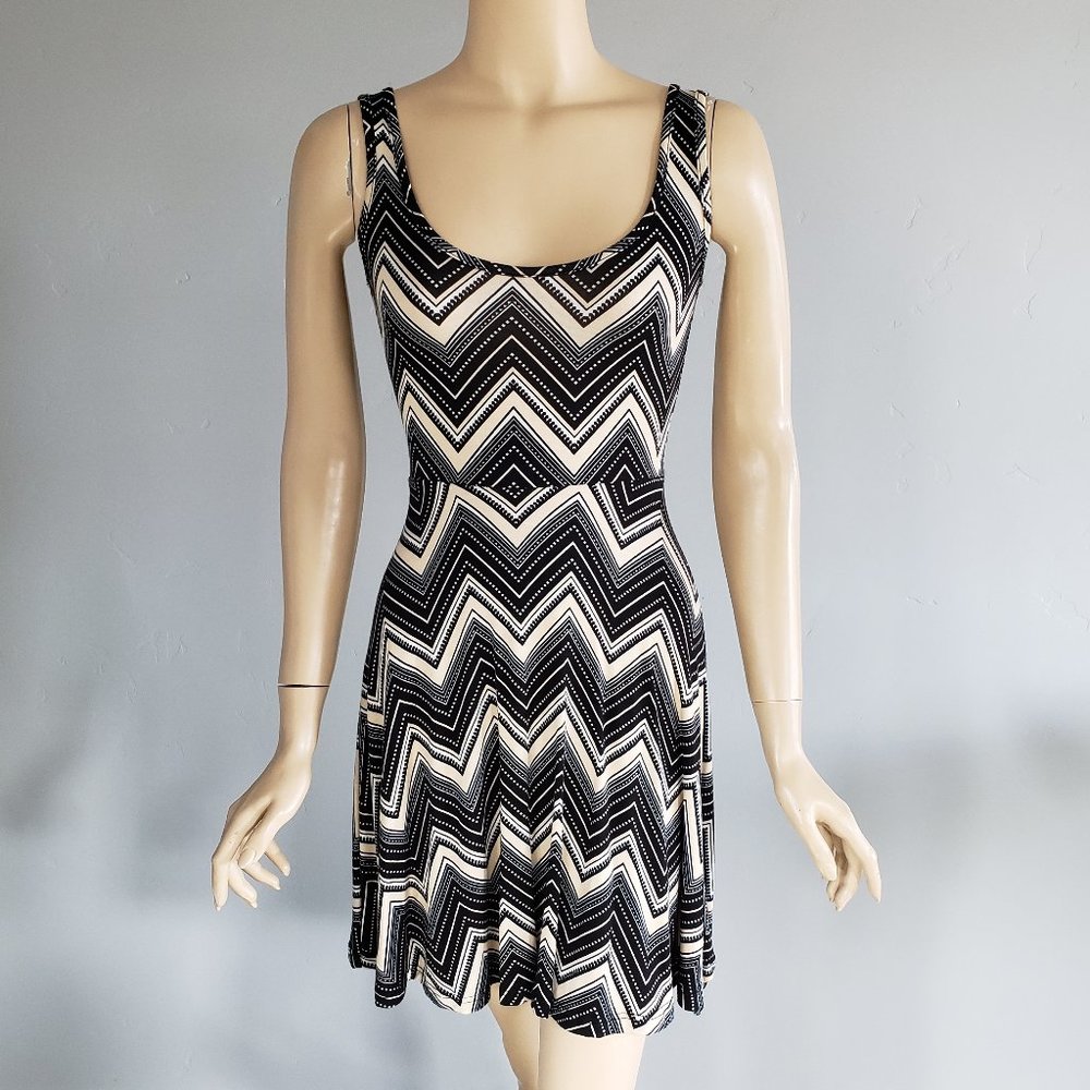 Black Multicolor Chevron Casual Sleeveless Mini Fit & Flare Skater Dress XS NWT